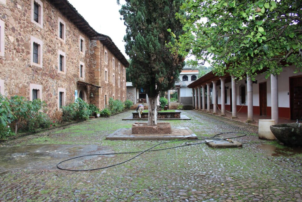 Convento de Tarecuato - interior - by Enrique F. Garibay Castañeda